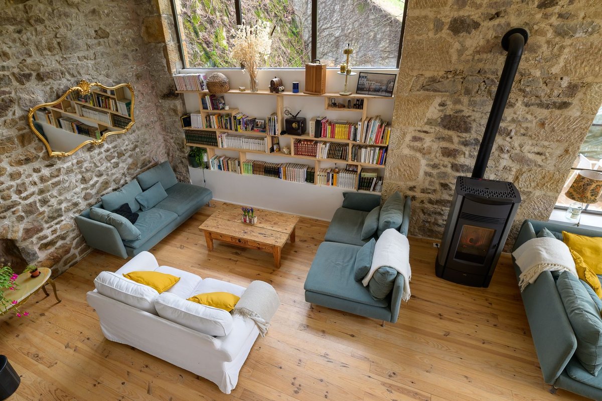 Bibliothèque du gîte près du Lac des Sapins