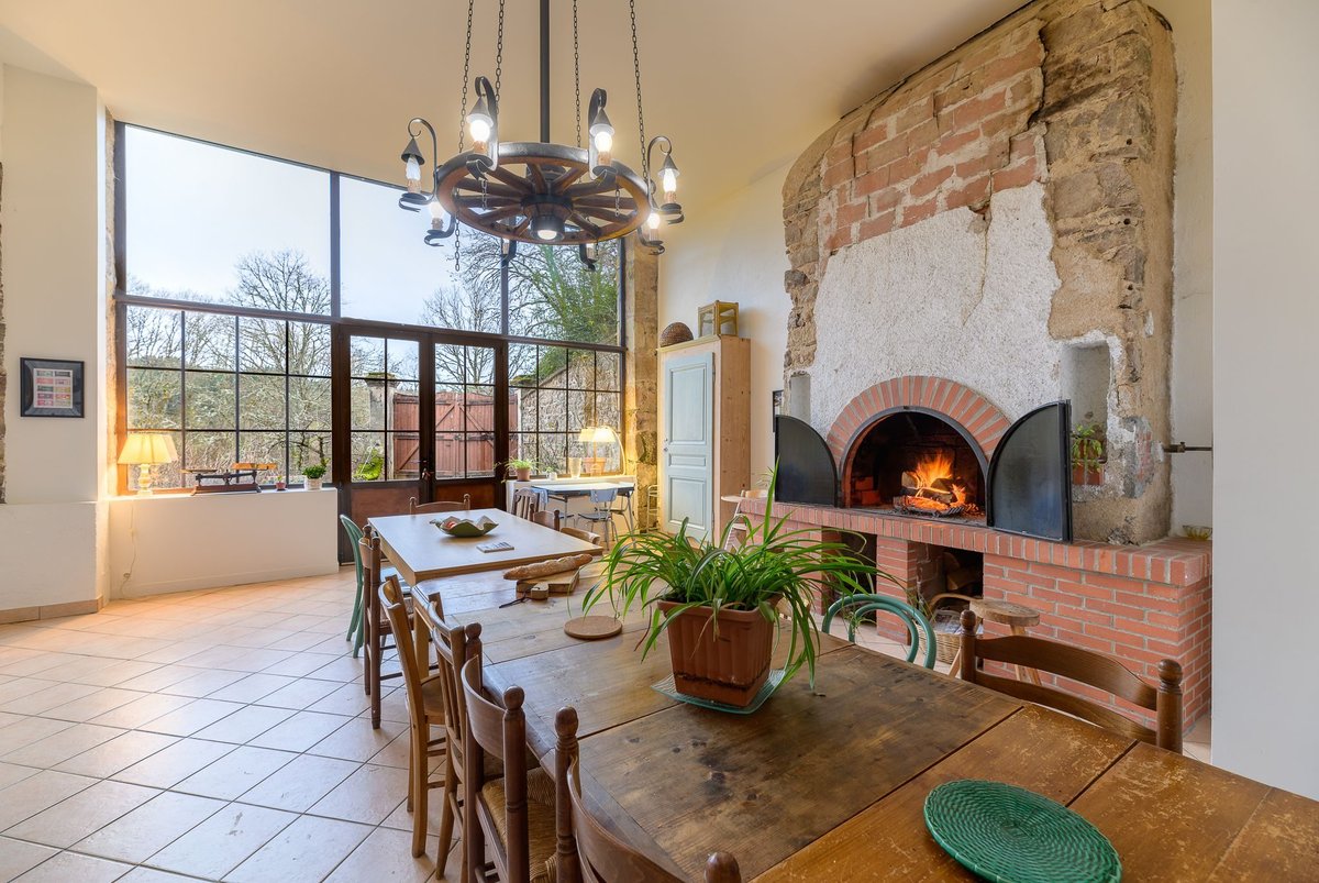 Salle à manger du gîte près du Lac des Sapins