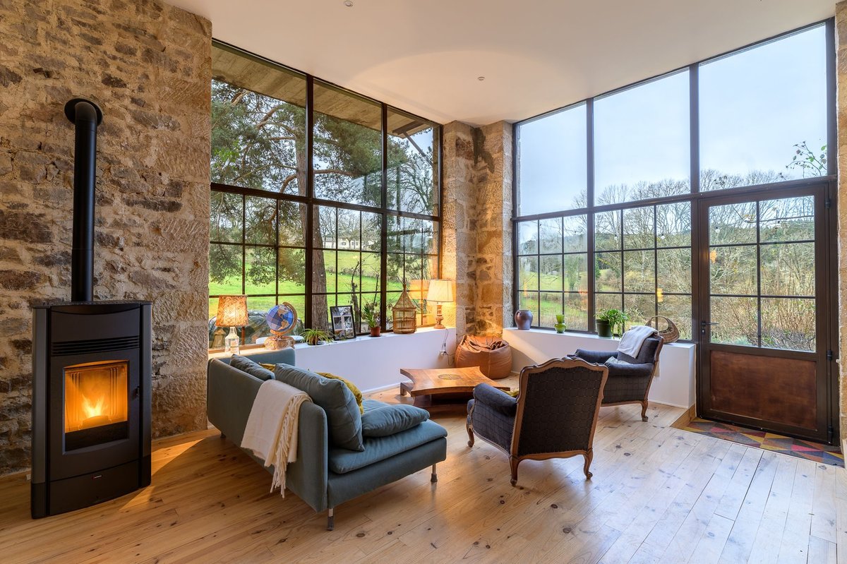 Salon du gîte de groupe proche du Lac des Sapins