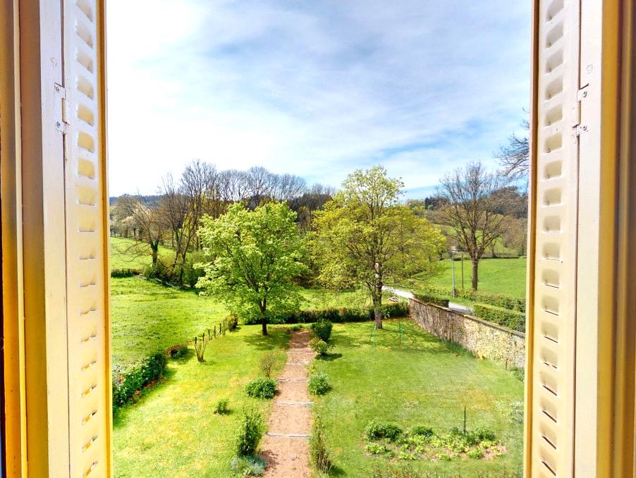 Vue du jardin du gîte à proximité du Lac des Sapins